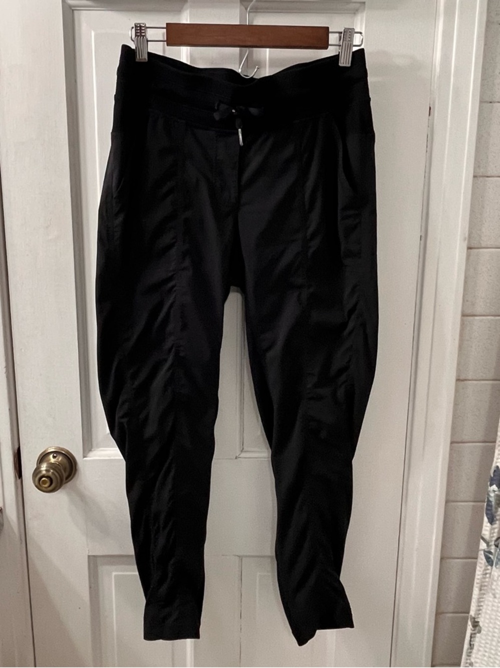 lululemon athletica Black Dance Studio Mid Rise Joggers. Size 8